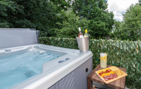 Hot Tub WiFi Pool Gym Firepit Arcade